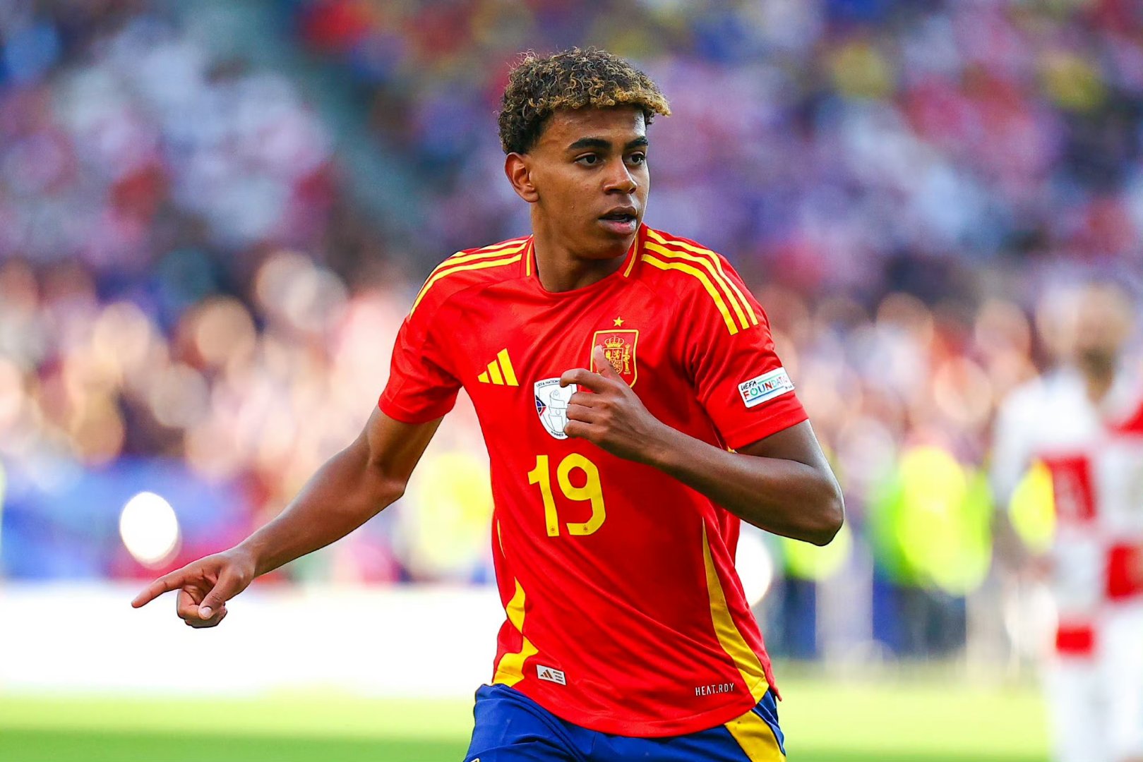 西班牙队失分，紧追榜首图谋欧洲杯名额