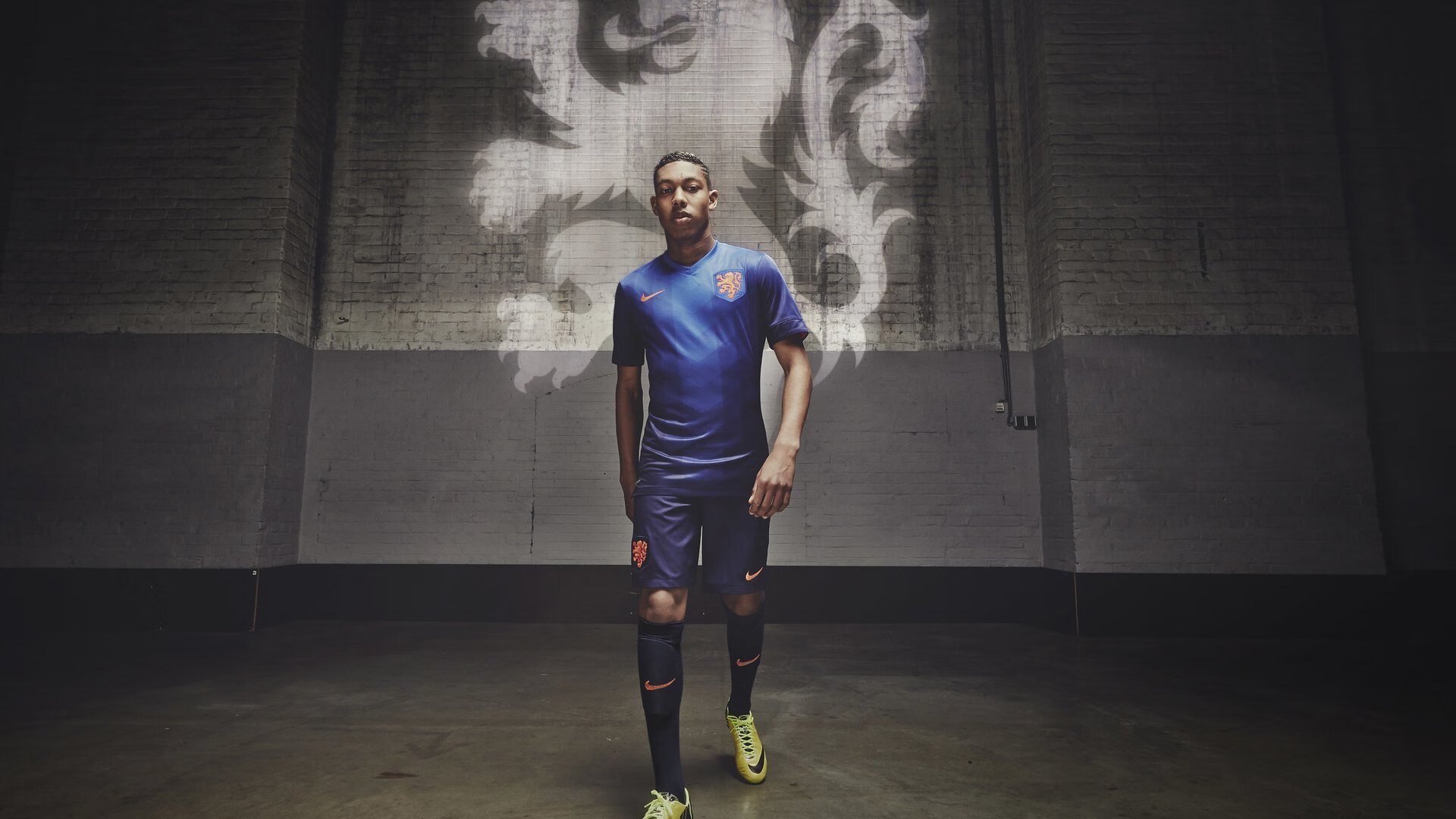 德甲争冠战焦点战，伊朗新星闪耀，掀翻里昂式豪门霸权