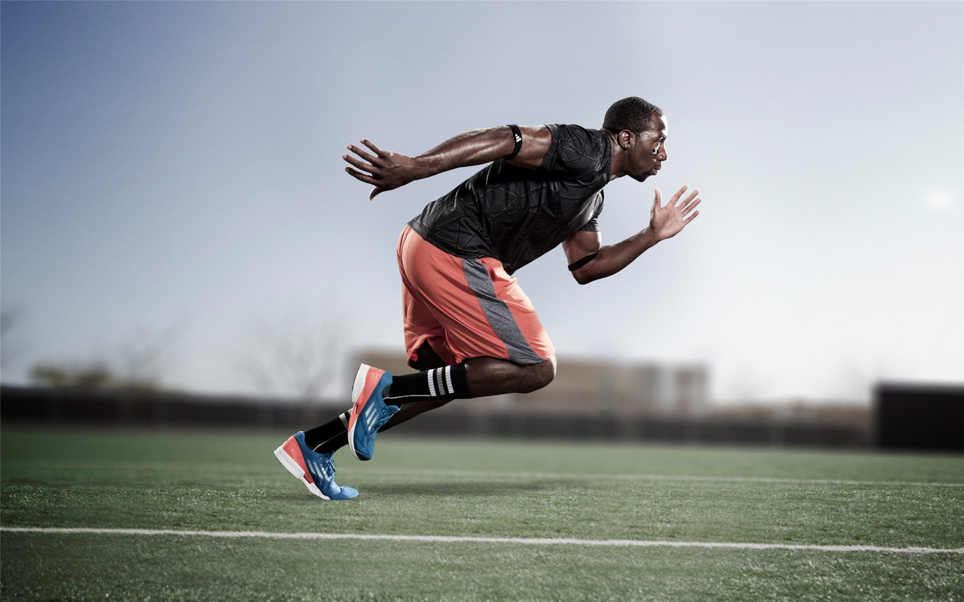 开云官网-绿茵场上的胜利与乒乓台前的传奇，当法国力克波兰，奥恰洛夫刷新不朽纪录