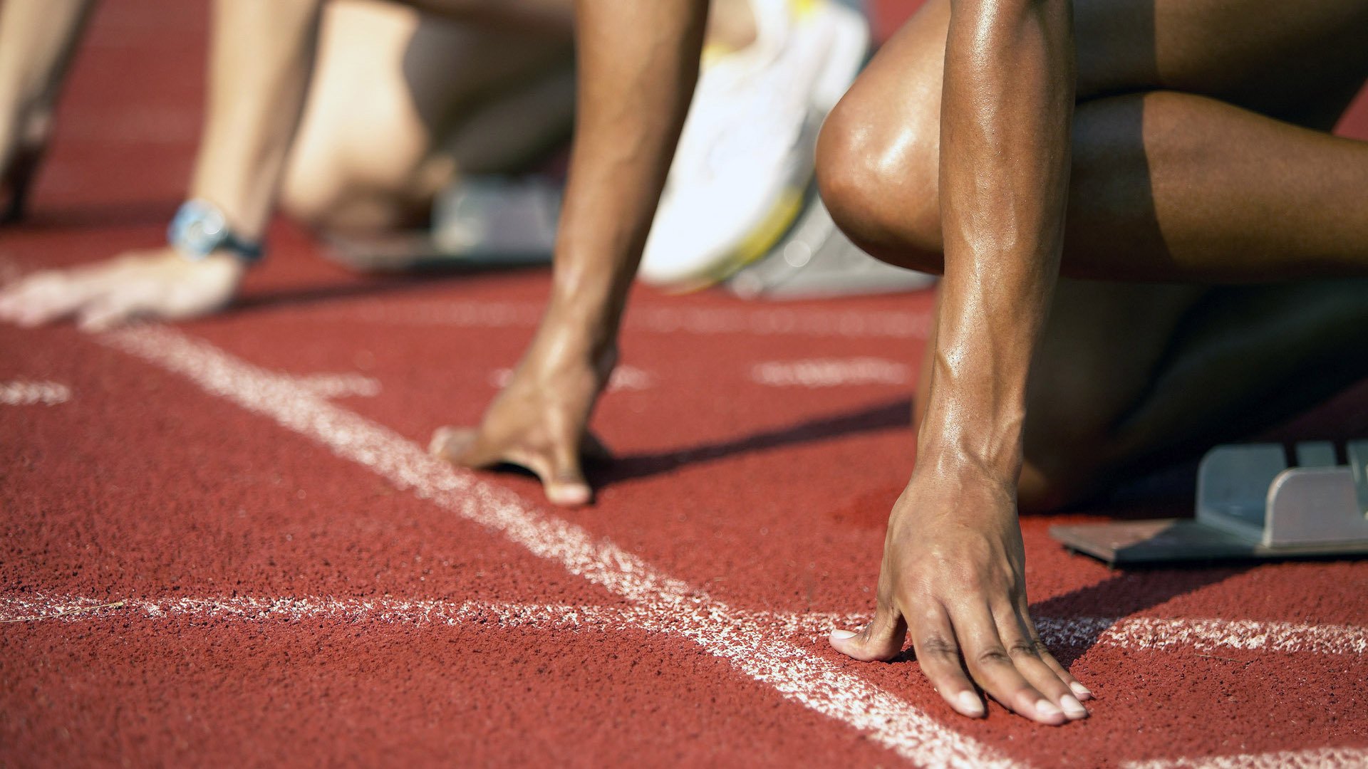 威廉姆斯横扫红牛二队，佩雷兹惊艳四座，一场颠覆预期的赛道革命