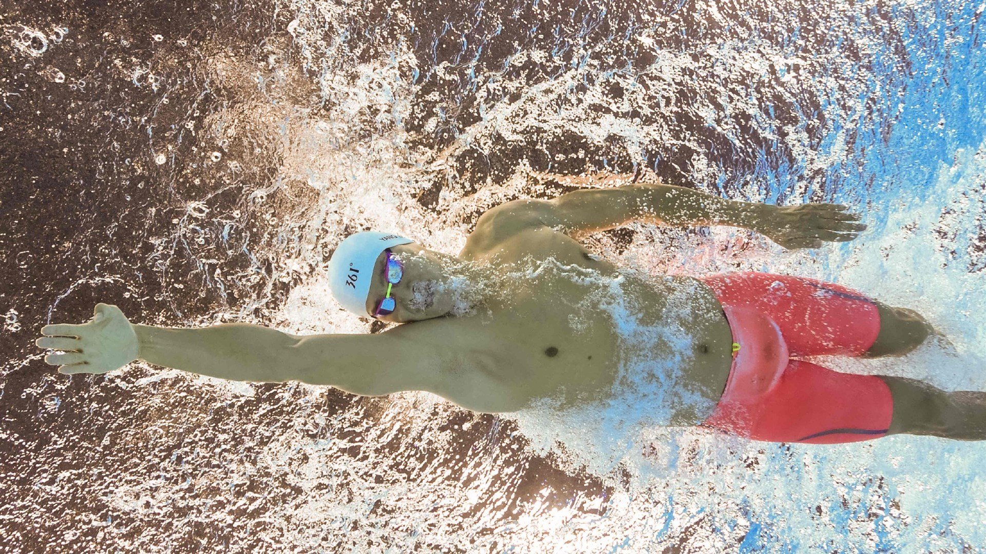 赛道风云突变，佩雷兹领军梅赛德斯横扫红牛车队，F1格局迎来历史性转折